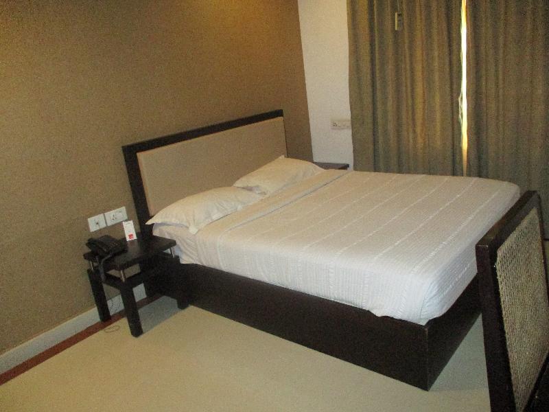Hotel Treebo Trend Time Square Marine Drive Kochi Zewnętrze zdjęcie