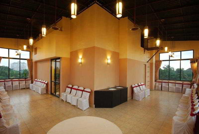 Hotel Treebo Trend Time Square Marine Drive Kochi Zewnętrze zdjęcie